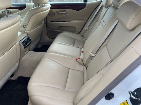 Used 2007 Lexus LS 460 RWD image 6