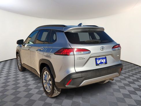 Used 2022 Toyota Corolla Cross LE image 3