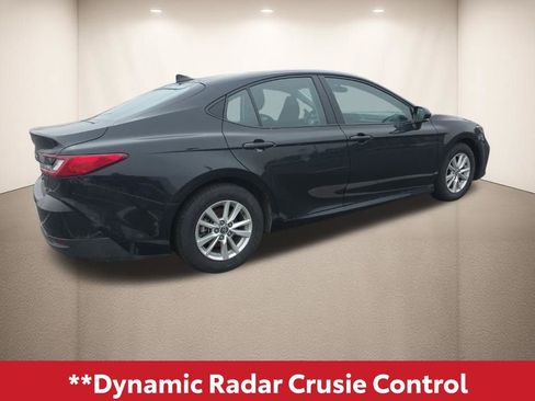 Used 2025 Toyota Camry LE image 5