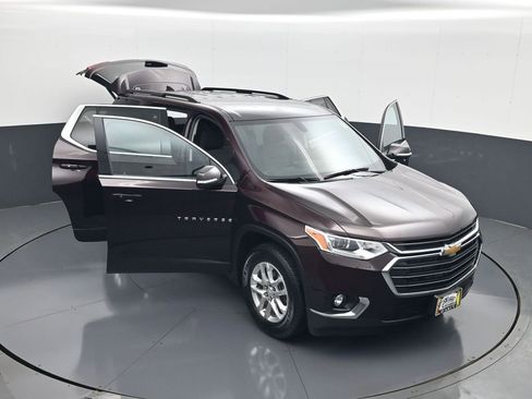 Used 2021 Chevrolet Traverse LT FWD image 30