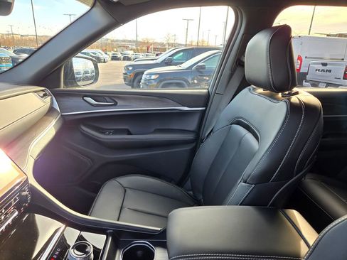 New 2025 Jeep Grand Cherokee Limited image 25