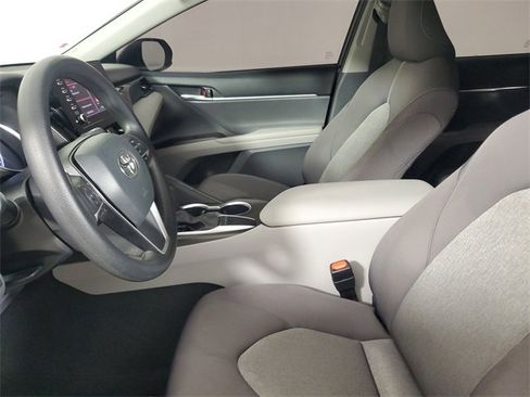 Used 2022 Toyota Camry LE image 19