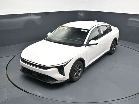 Used 2025 Kia K4 LXS image 36