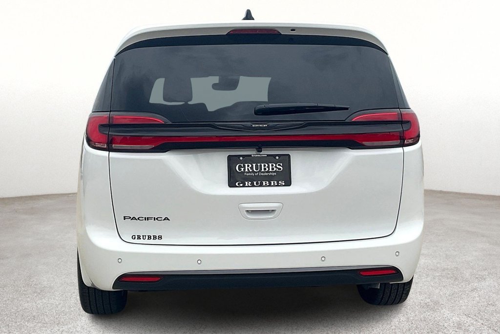 Used 2026 Chrysler Pacifica Select FWD image 5