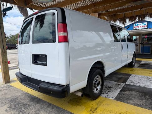 Used 2017 Chevrolet Express 2500 Extended RWD image 6