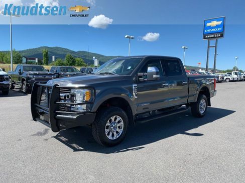 Used 2017 Ford F250 XLT w/ XLT Premium Package AWD/4WD image 3