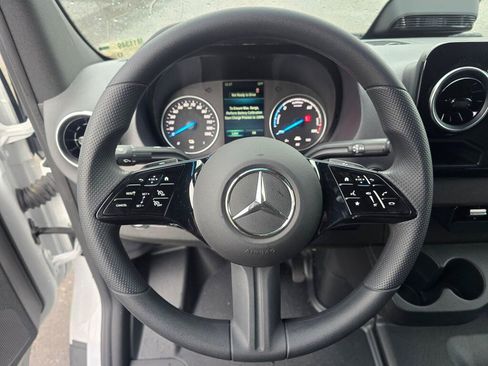 New 2025 Mercedes-Benz eSprinter 170 Cargo image 33