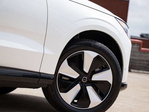 Certified 2025 Volvo EX90 Plus AWD/4WD image 7