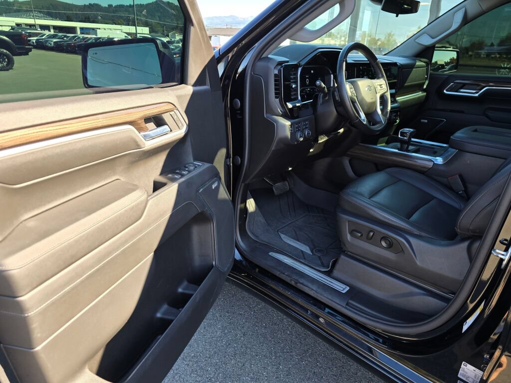 Used 2022 Chevrolet Silverado 1500 RST w/ Convenience Package II AWD/4WD image 15