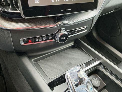 New 2026 Volvo XC60 B5 Ultra w/ Climate Package AWD/4WD image 18