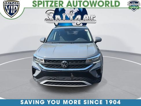 Used 2023 Volkswagen Taos SE w/ Panoramic Sunroof Package AWD/4WD image 3