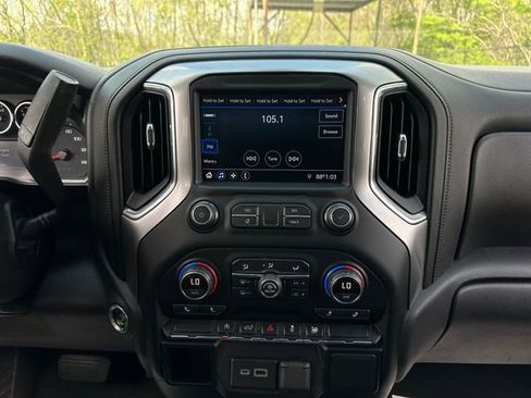 Used 2021 Chevrolet Silverado 1500 LT image 18