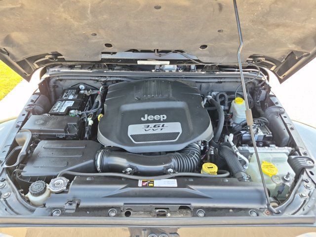 Used 2012 Jeep Wrangler Unlimited Sahara AWD/4WD image 19