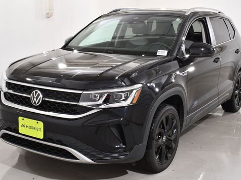Used 2022 Volkswagen Taos SEL AWD/4WD image 2