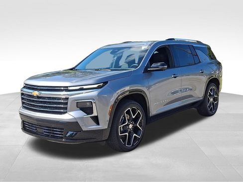 Used 2025 Chevrolet Traverse High Country w/ LPO, Floor Liner Package FWD image 3