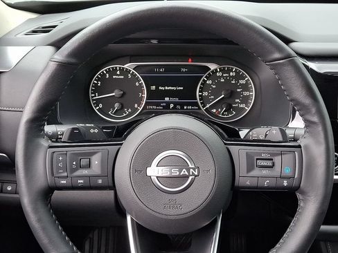 Used 2023 Nissan Pathfinder SL AWD/4WD image 21