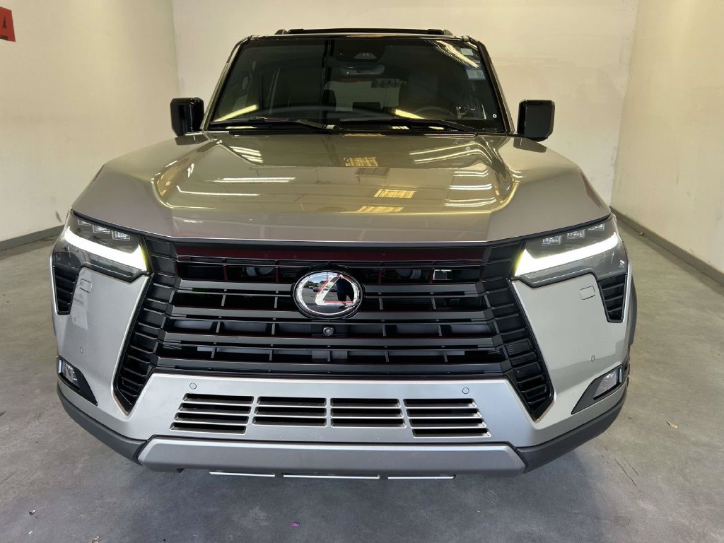 Used 2024 Lexus GX 550 AWD/4WD image 8