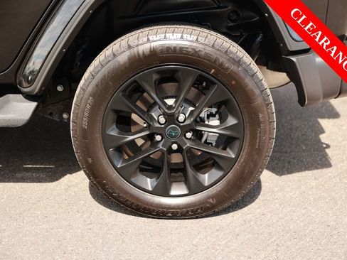 Used 2025 Jeep Wrangler Unlimited Sahara AWD/4WD image 10