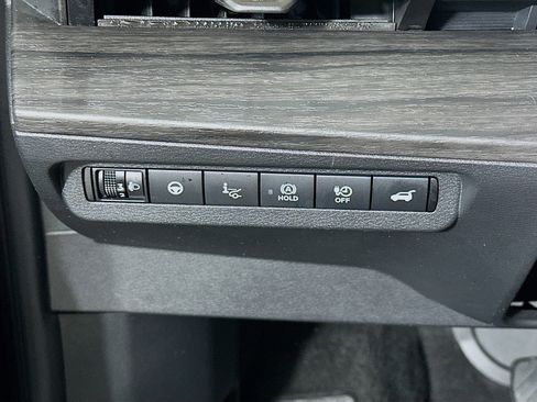 Used 2024 Nissan Ariya AWD image 17