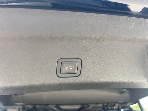 Used 2023 GMC Yukon SLT w/ SLT Premium Package AWD/4WD image 41