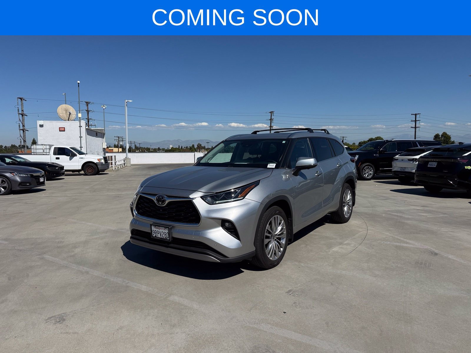 Used 2023 Toyota Highlander Platinum FWD image 1