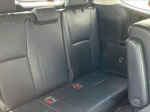 Used 2020 Toyota Highlander XLE AWD/4WD image 9