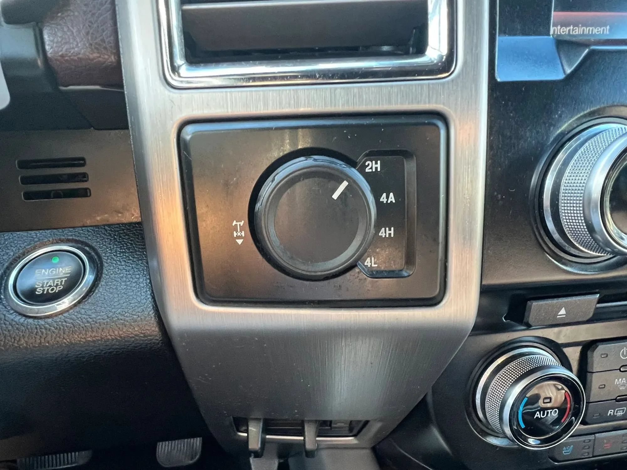 Used 2015 Ford F150 Platinum w/ Equipment Group 701A Luxury AWD/4WD image 22