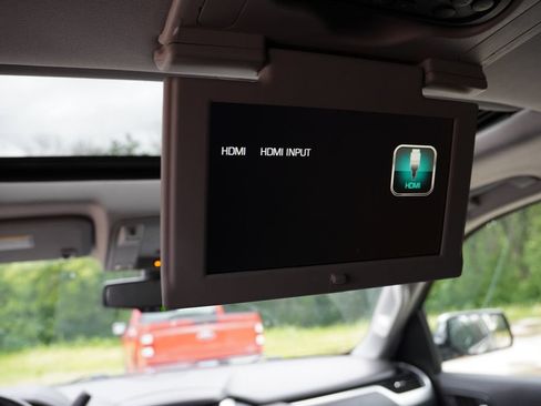 Used 2020 Chevrolet Suburban Premier AWD/4WD image 4