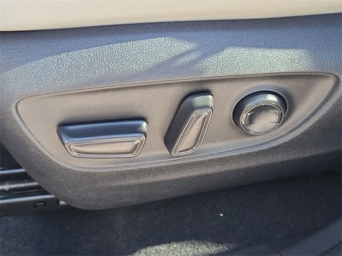 Used 2023 Toyota RAV4 XLE Premium image 23