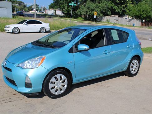 Used 2013 Toyota Prius C Two FWD image 4