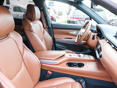 Used 2023 Genesis GV70 2.5T w/ Advanced Package image 18