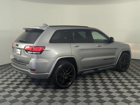 Used 2018 Jeep Grand Cherokee Altitude RWD image 6