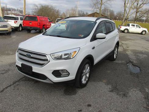 Used 2018 Ford Escape SE image 1
