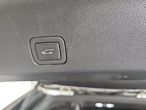 Used 2024 Chevrolet Tahoe High Country AWD/4WD image 18