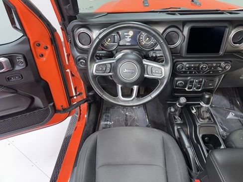 Used 2023 Jeep Wrangler Unlimited Sahara w/ LED Lighting Group AWD/4WD image 18