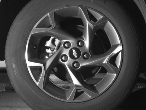 Used 2025 Chevrolet Trax LT FWD image 15