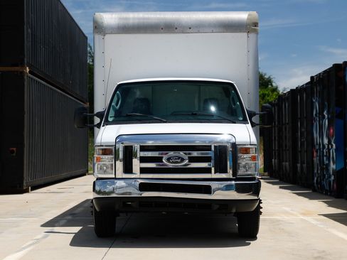 Used 2018 Ford E-350 and Econoline 350 Super Duty RWD image 23
