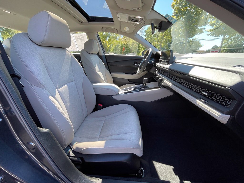 Used 2024 Honda Accord EX image 32