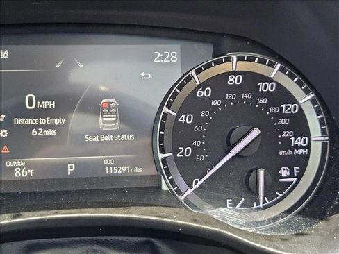 Used 2022 Toyota Highlander XLE image 6