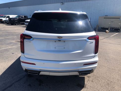 Used 2022 Cadillac XT6 Premium Luxury FWD image 4