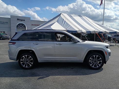 New 2025 Jeep Grand Cherokee Overland w/ Trailer Tow Package AWD/4WD image 7