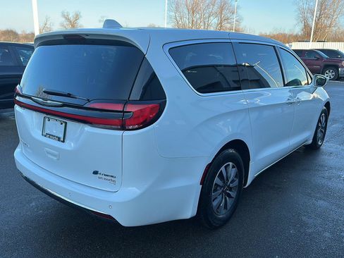 Used 2022 Chrysler Pacifica Touring-L image 7