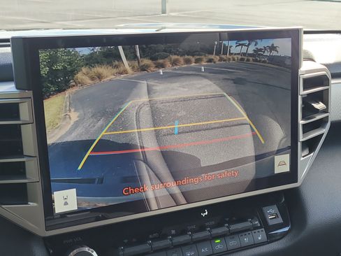 Used 2025 Toyota Tundra Limited image 26