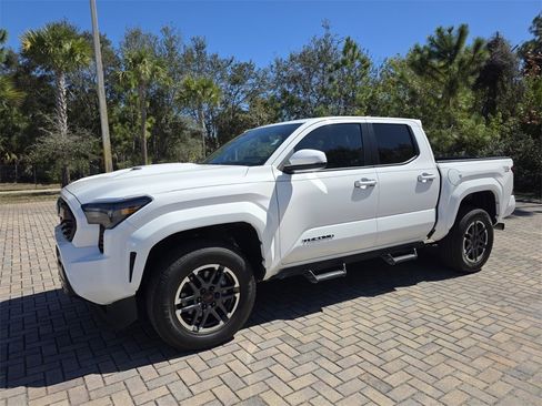 Certified 2024 Toyota Tacoma TRD Sport image 3