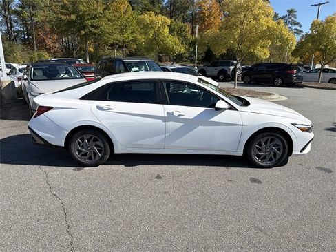 New 2026 Hyundai Elantra Blue image 8