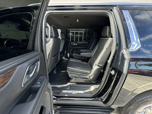 Used 2023 Chevrolet Suburban Premier image 30