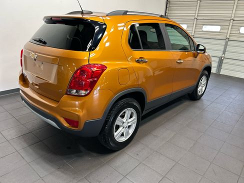 Used 2017 Chevrolet Trax LT w/ LT Convenience Package AWD/4WD image 3