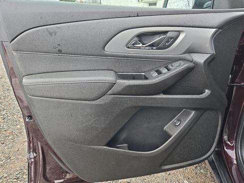 Used 2023 Chevrolet Traverse LT image 18