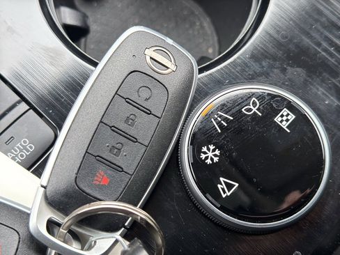 Certified 2023 Nissan Rogue SV image 35