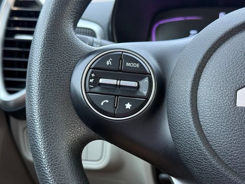 Used 2025 Kia Soul LX FWD image 19